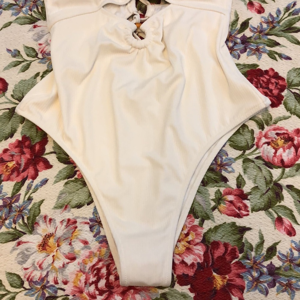 Shade & Shore White Double O-Ring w/Tie-Up Back 1-Piece Swimsuit L 12/14 New NWT - Picture 11 of 13